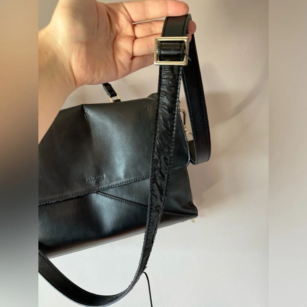 KENNETH COLE Leather Laptop Crossbody Briefcase w/Flap, Unisex